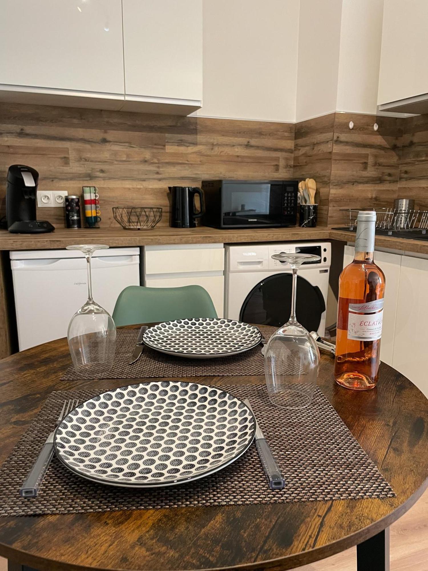 Escapade Ardechoise - Parking Gratuit - Chateau A 2 Pas Aubenas Zimmer foto